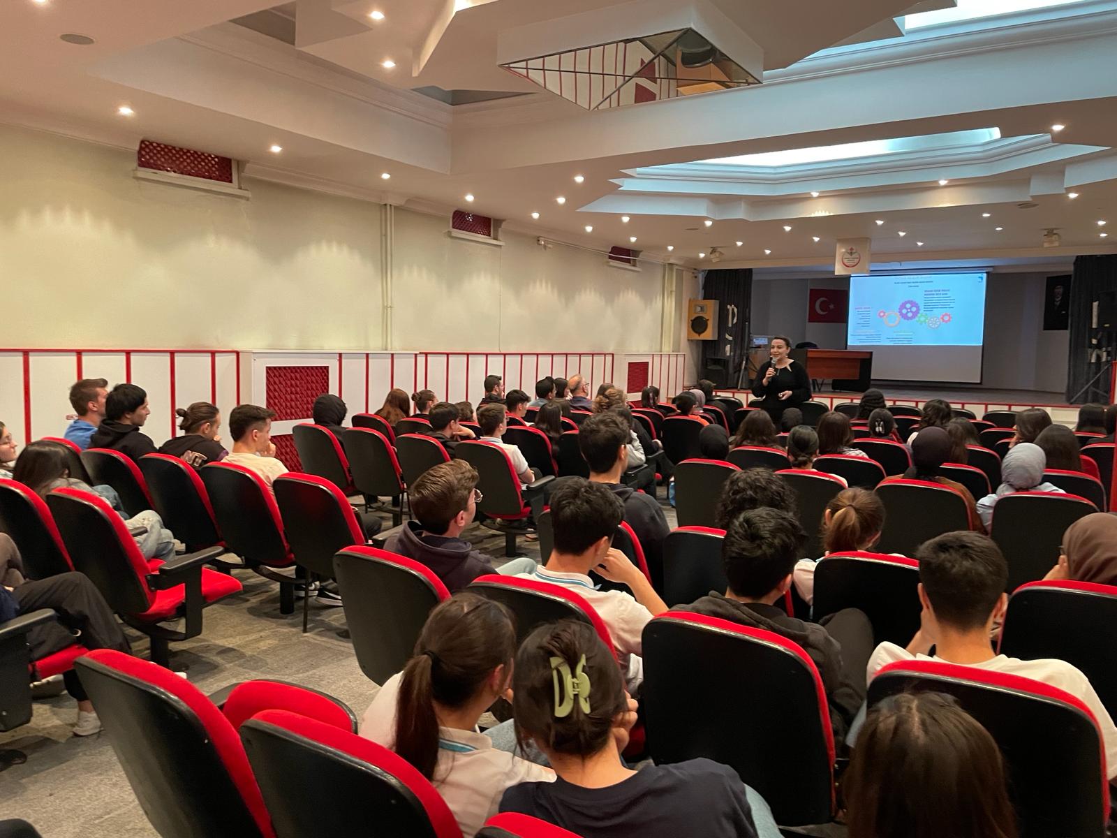 Isparta’da Lise Öğrencilerine Meslek Seçiminin Önemi Konusunda Seminer Düzenlendi