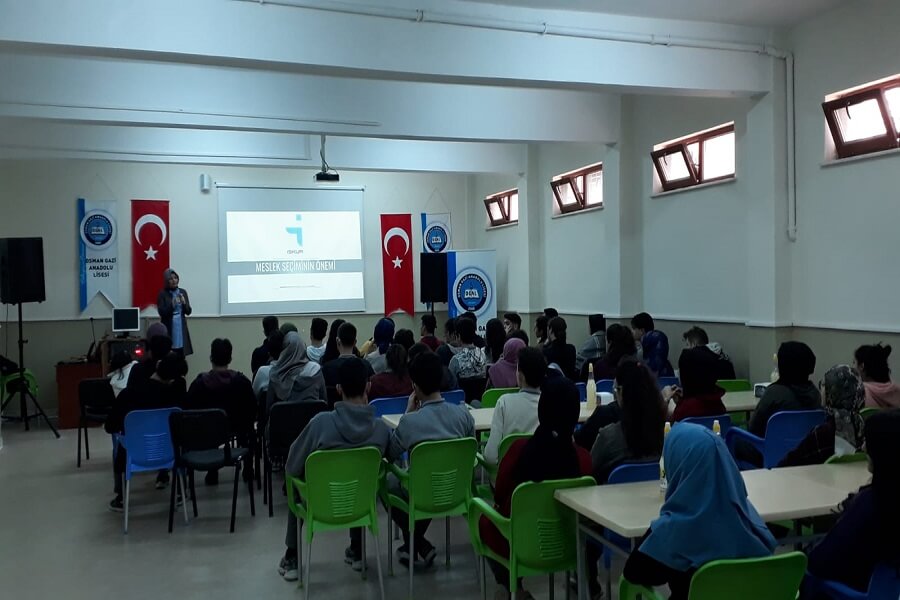 Aksaray'da Öğrencilere “Meslek Seçiminin Önemi” Semineri Verdik
