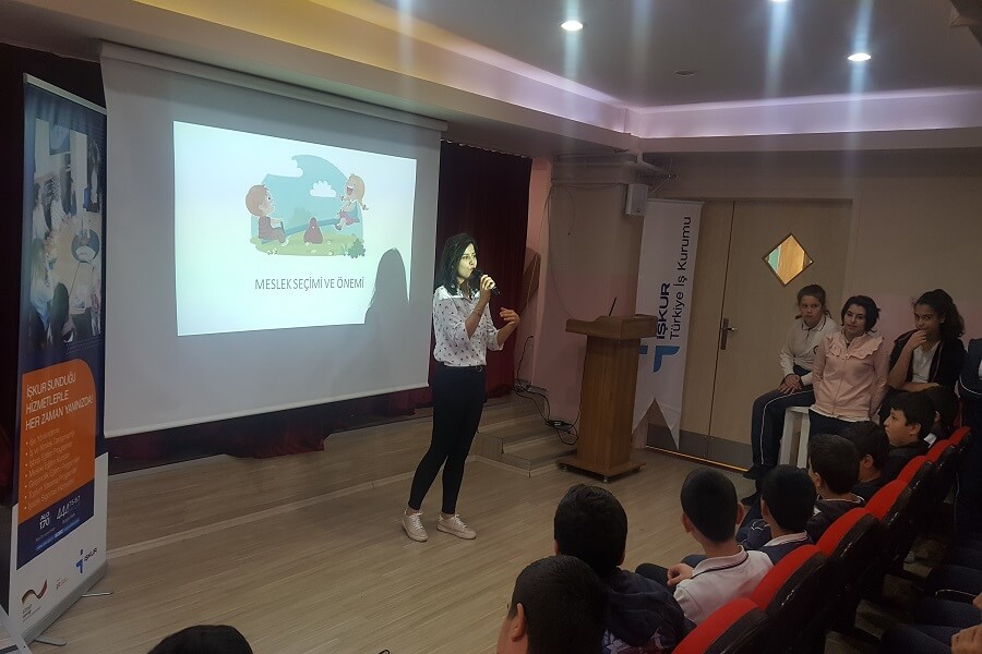 İstanbul'da Öğrencilere “Meslek Seçimi ve Önemi” Semineri Verdik