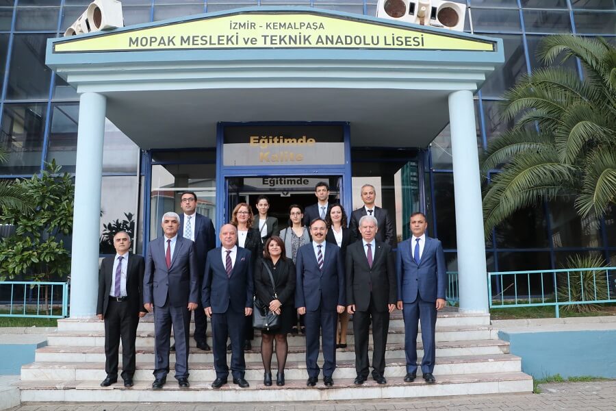 İzmir'de "Meslek Seçimi Ailede Başlar" Projesi Protokolü İmzaladık