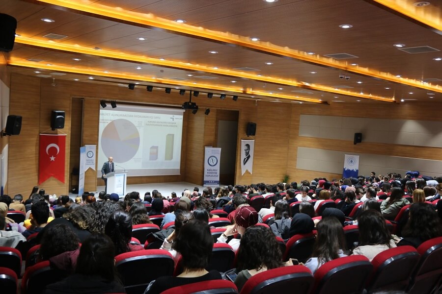 Bandırma Onyedi Eylül Üniversitesinde "CV Hazırlama ve Mülakat Teknikleri" Konferansı Düzenledik