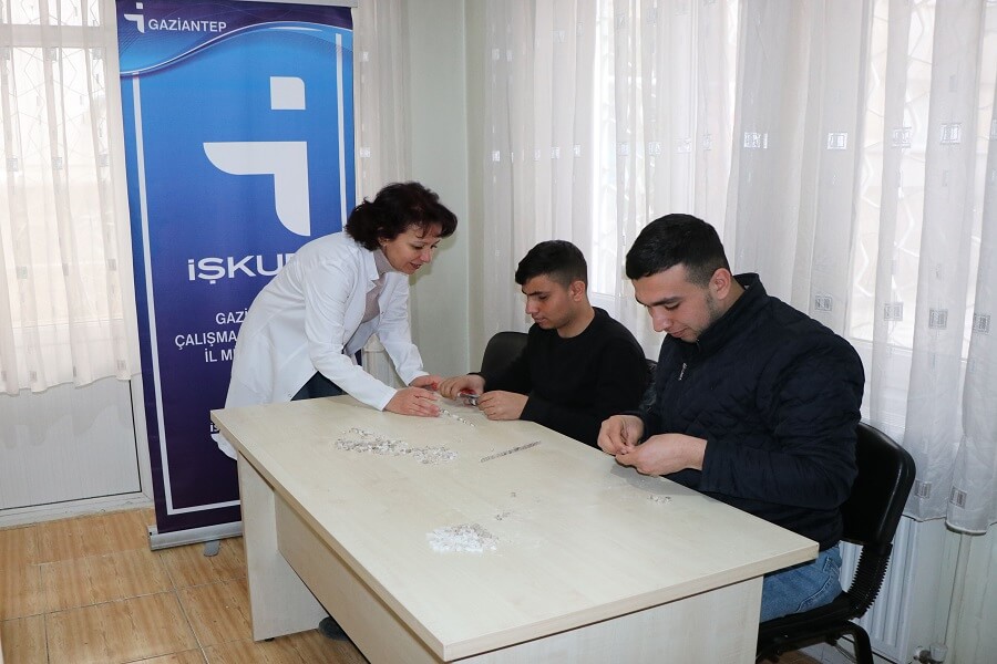 Gaziantep'te Görme Engellilere Yönelik “Yüzey Süslemecisi” Kursu