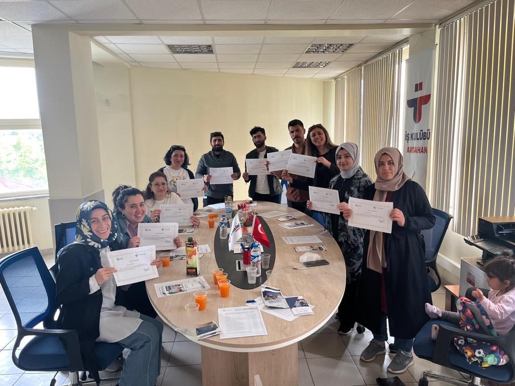 Ardahan’da Lisans Mezunu Gençlere İş Kulübü Eğitimi Verildi