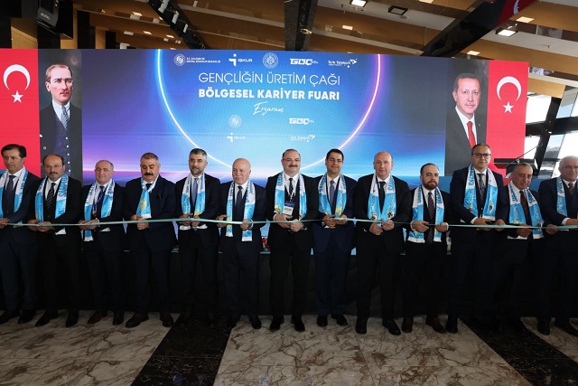Erzurum’da Gerçekleşen “Gençliğin Üretim Çağı Bölgesel Kariyer Fuarı” Büyük Buluşmaya Sahne Oldu kapak görseli