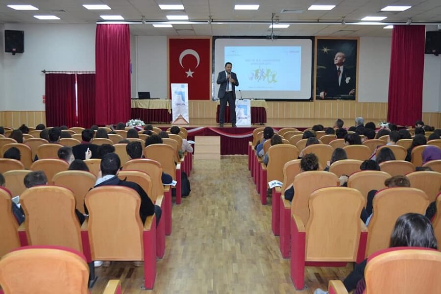 Aydın'da Öğrencilere Geleceğin Meslekleri Hakkında Bilgi Verdik