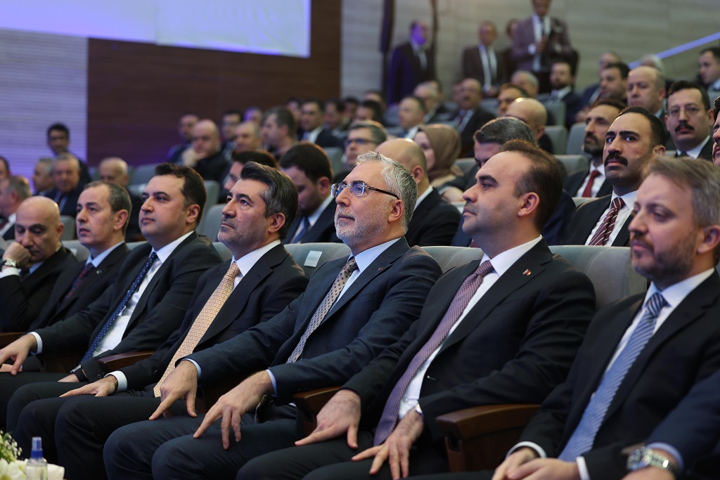 Bakan Işıkhan, İmalat Sanayi Finansmanı ve İstihdamı Koruma Programı Lansmanı ve İmza Törenine Katıldı  kapak görseli