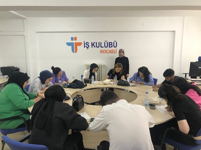 Kocaeli’nde Stajyer Öğrencilere İş Kulübü Eğitimi Verildi