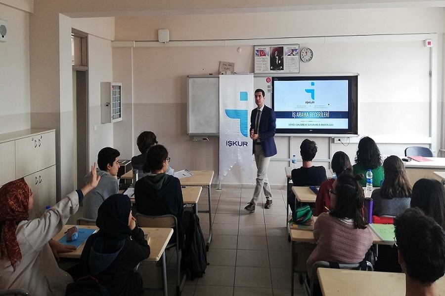 Denizli'de Öğrencilere “İş Arama Becerileri” Semineri Verdik