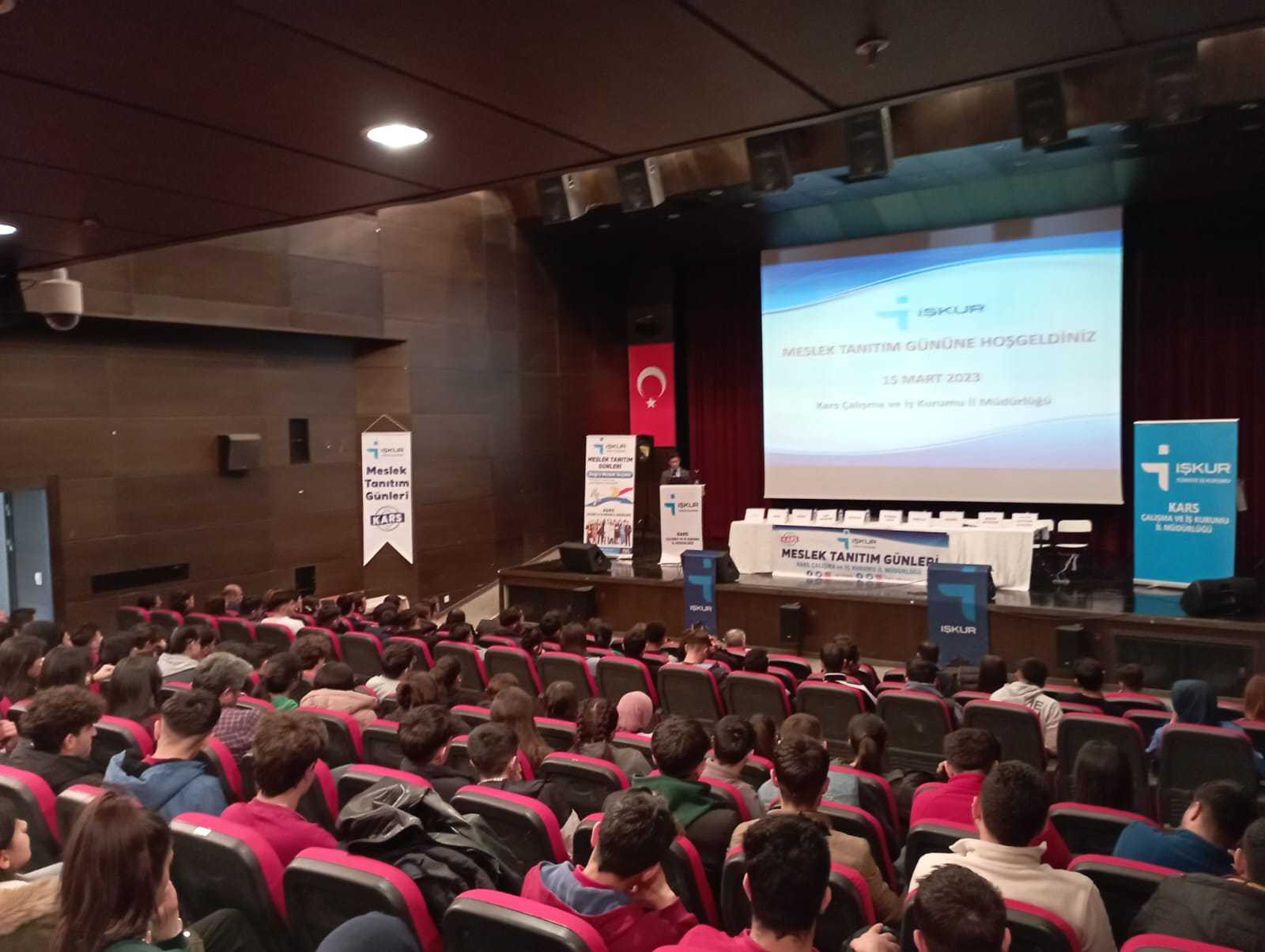 Kars'ta Öğrenciler Meslek Erbapları İle Buluştu