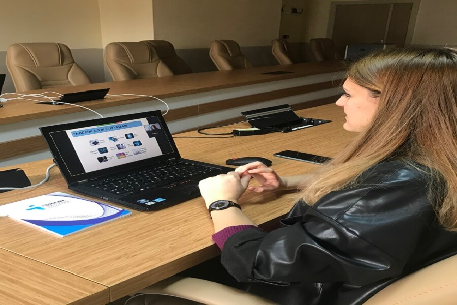 Samsun’da Öğrencilere 'Geleceğin Meslekleri' Konulu Online Seminer Düzenlendi