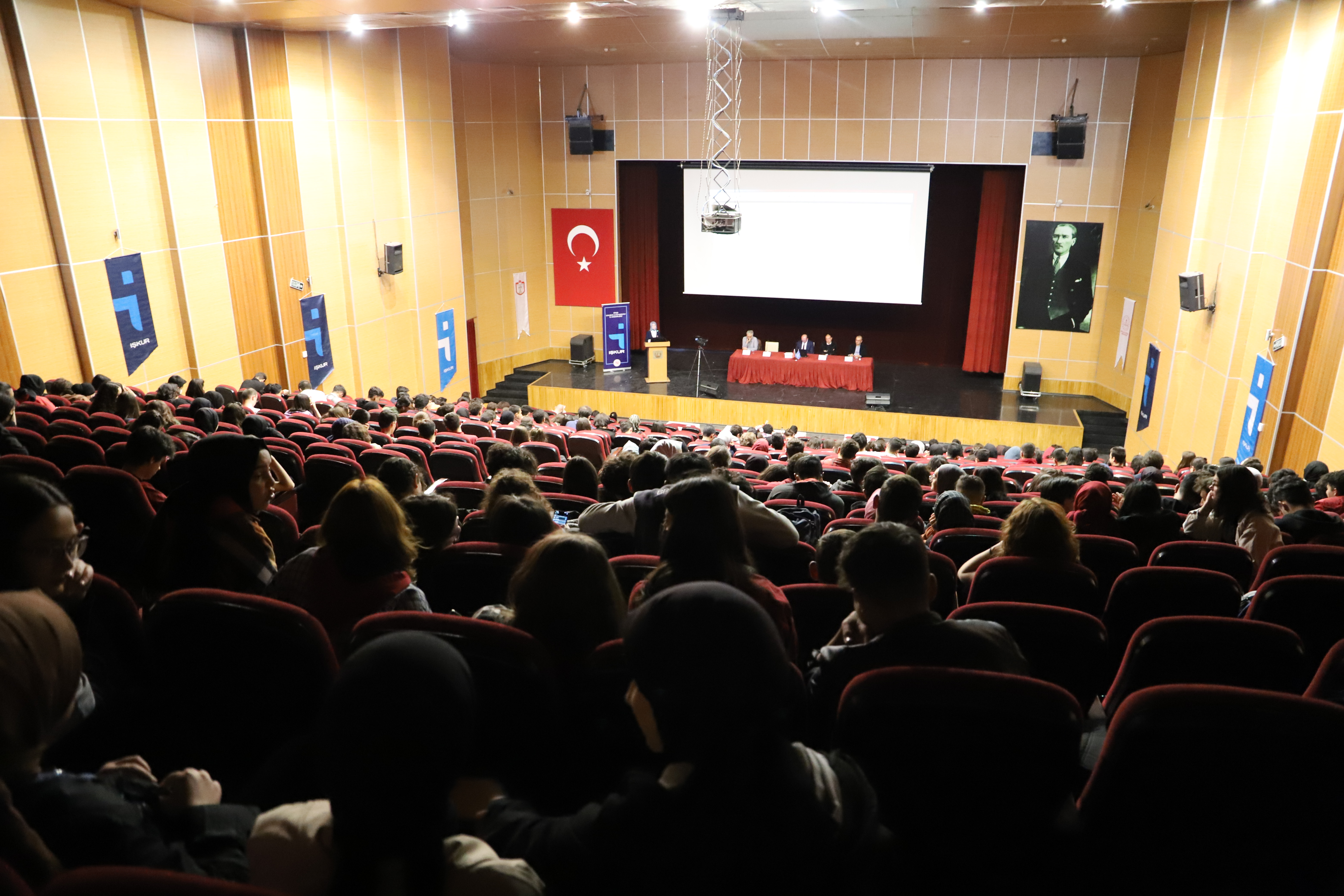 Sivas'ta Gençler Meslekleri Erbabından Dinledi