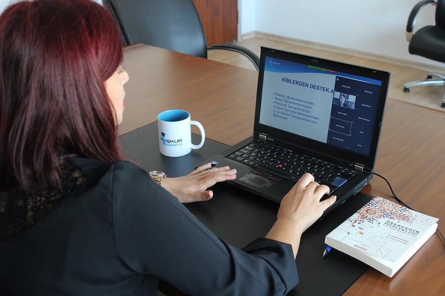 Meslek Seçimi Aşamasında Olan Öğrencilere Online Seminer