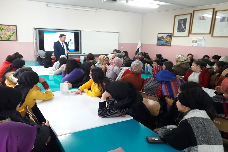Isparta'da Öğrencilere “Meslek Seçiminin Önemi” Semineri Verdik