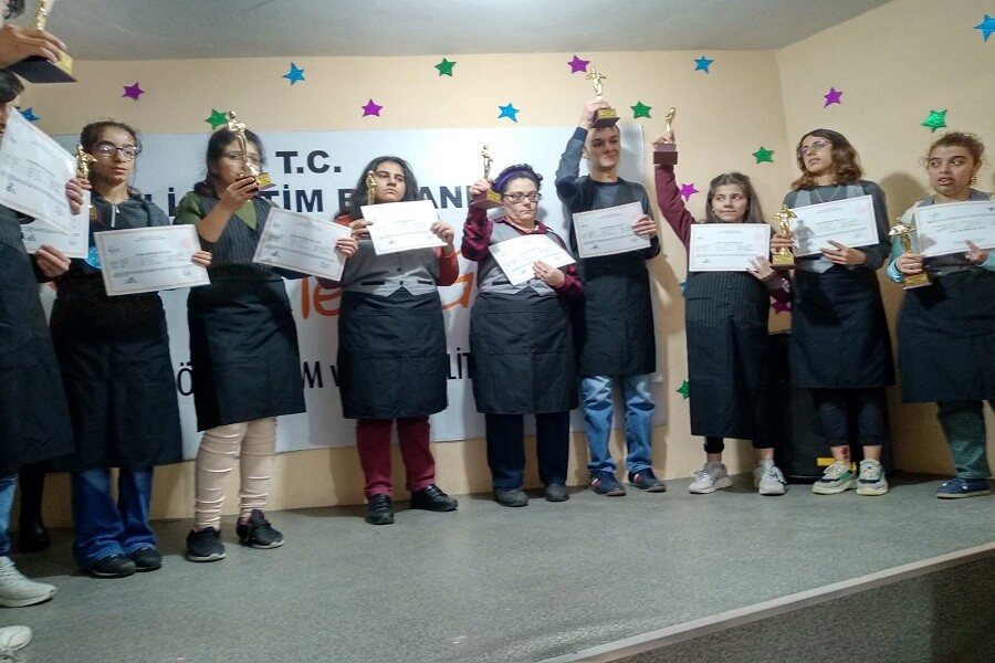 İstanbul'da Kursiyerlerimiz Sertifikalarını Törenle Aldı