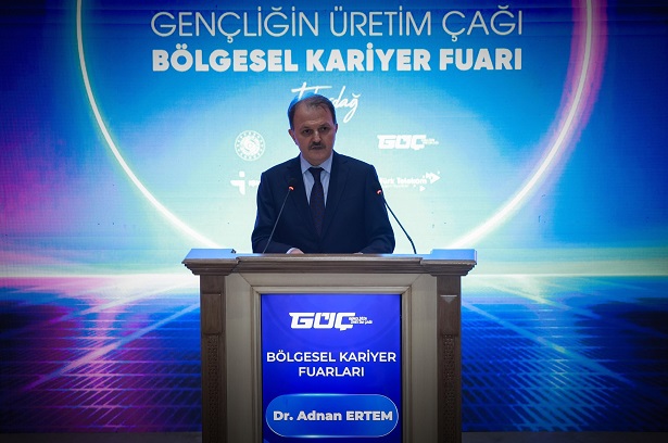 Tekirdağ'da düzenlenen “Gençliğin Üretim Çağı Bölgesel Kariyer Fuarı” nda Gençler ve İş Dünyası Aynı Çatı Altında Buluştu kapak görseli